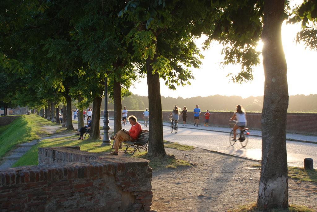 S. Agostino Fronte Mura Lucca Luaran gambar